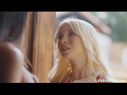 ❤️ Meisje komt een paar maanden later thuis en eindigt met het eten van haar stiefmoeders poesje ️❌ Fucking video at us
